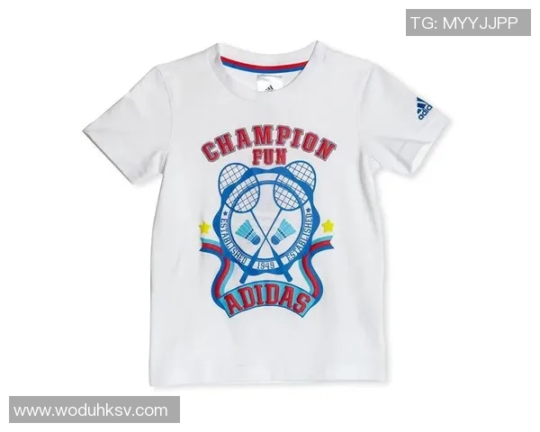 时尚运动风足球明星男童T恤让小球迷尽显活力与魅力